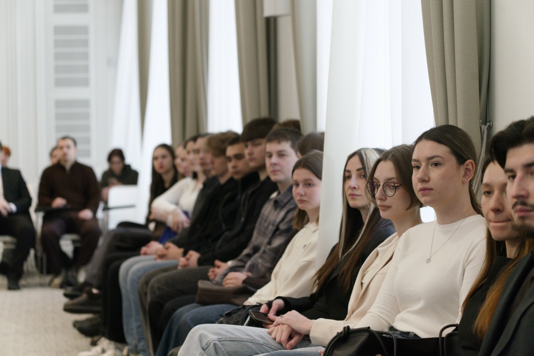 В Минстрое России состоялась встреча с легендой отечественного спорта — Вячеславом Фетисовым