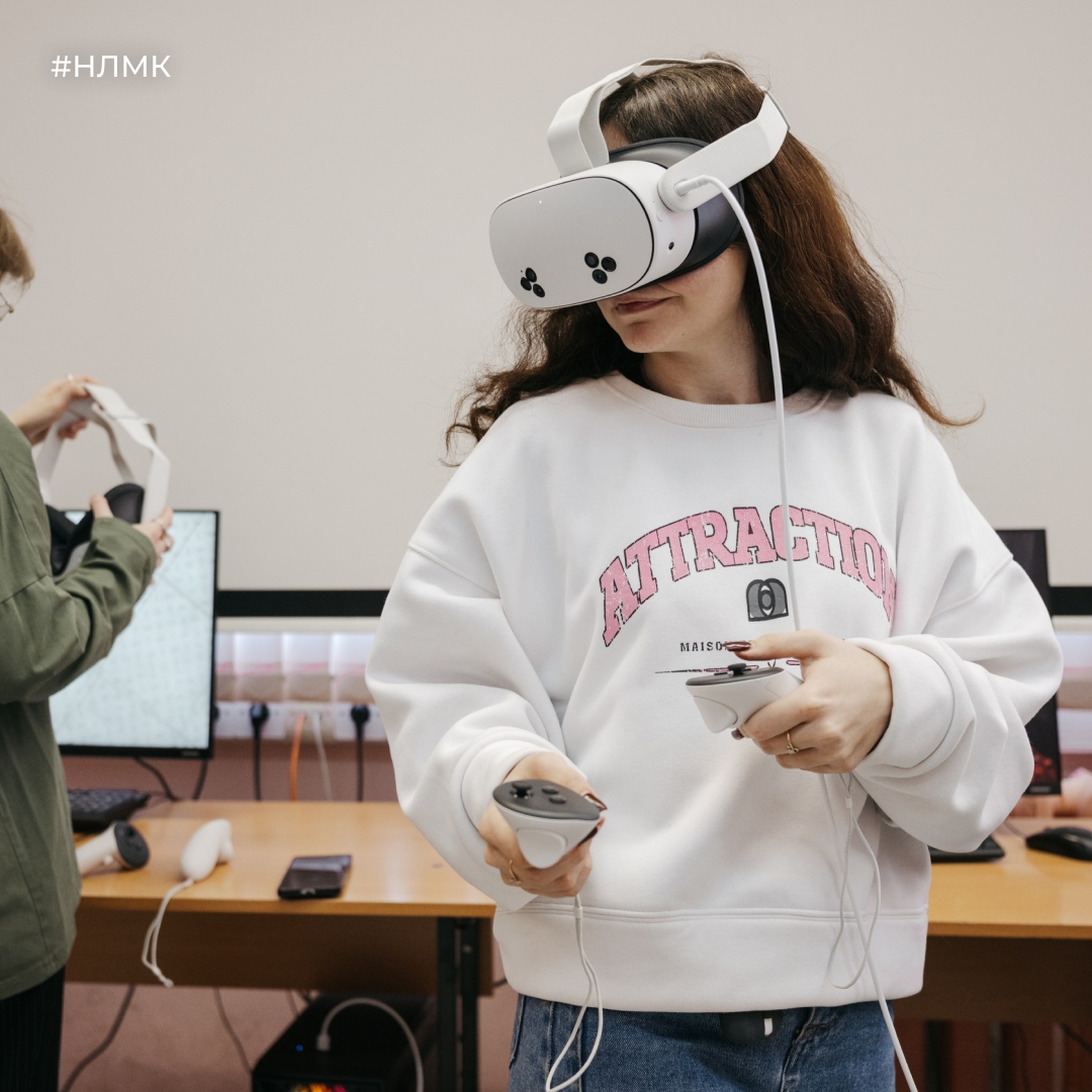 Мы передали ЛГТУ новое оборудование для современного обучения. Теперь у студентов есть 4 тренажера, 12 VR-гарнитур, 2 интерактивные панели и 32 компьютера.