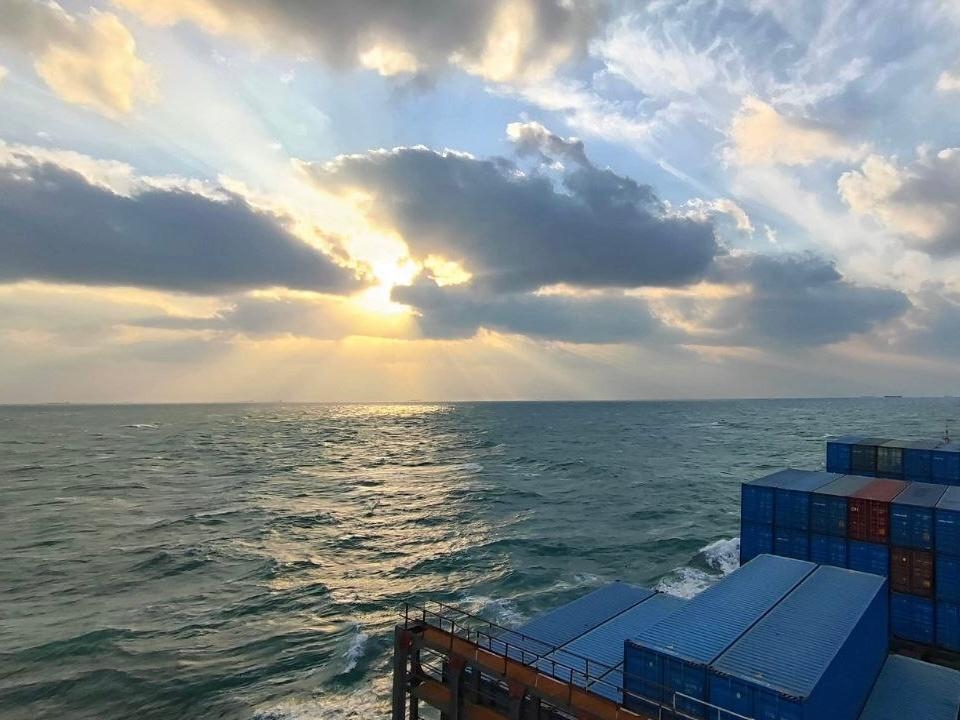 Уверенно двигаемся в Восточно-Китайском море! ️