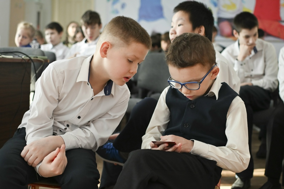 УРОК МУЖЕСТВА Работник Амурского ГПЗ провел «Урок мужества» для юных свободненцев