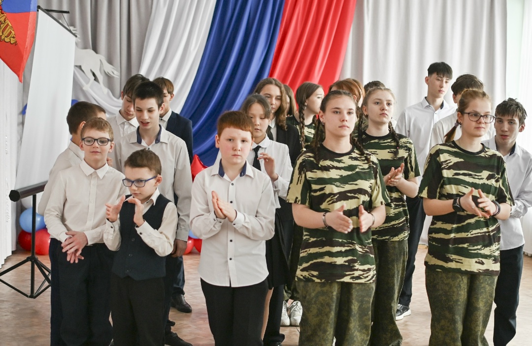 УРОК МУЖЕСТВА Работник Амурского ГПЗ провел «Урок мужества» для юных свободненцев