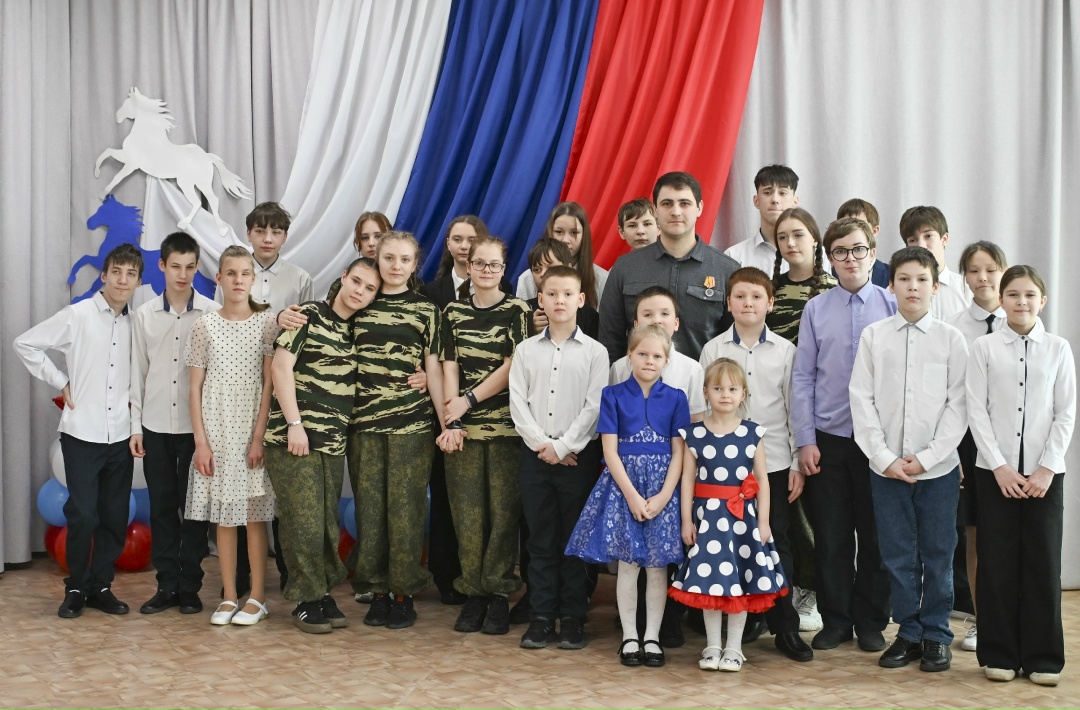 УРОК МУЖЕСТВА Работник Амурского ГПЗ провел «Урок мужества» для юных свободненцев