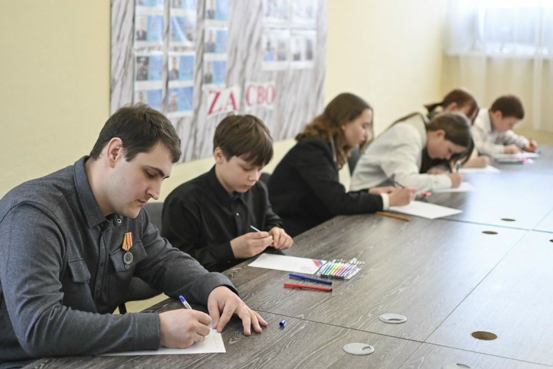 УРОК МУЖЕСТВА Работник Амурского ГПЗ провел «Урок мужества» для юных свободненцев