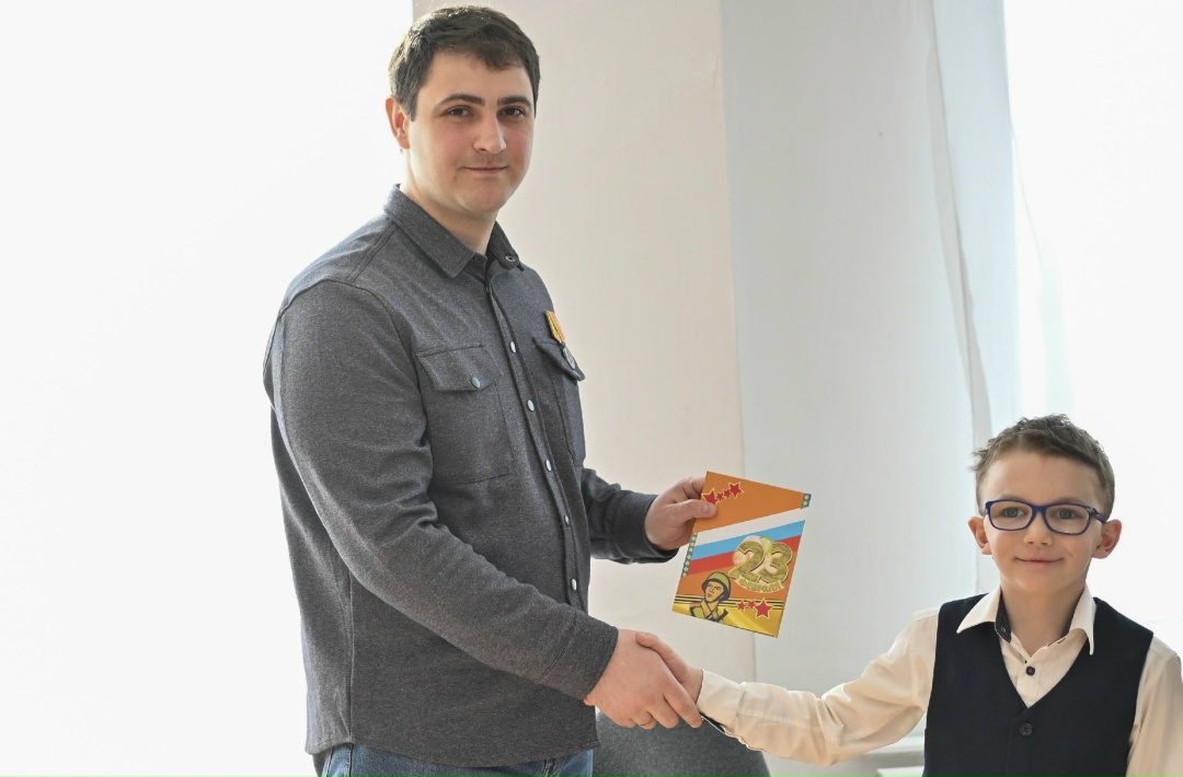 УРОК МУЖЕСТВА Работник Амурского ГПЗ провел «Урок мужества» для юных свободненцев