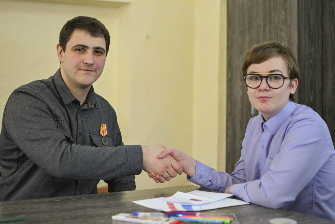 УРОК МУЖЕСТВА Работник Амурского ГПЗ провел «Урок мужества» для юных свободненцев