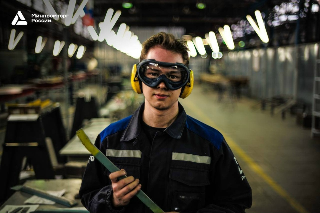 Минпромторг России поздравляет с Днём защитника Отечества!