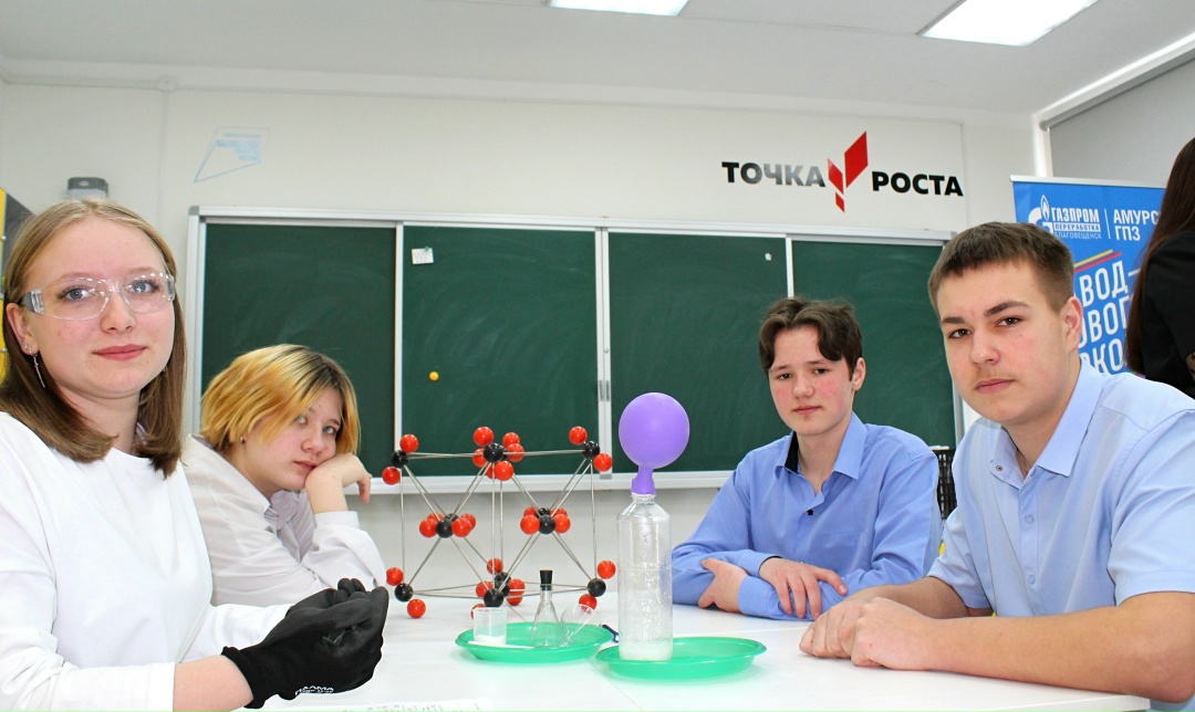 НАСЛЕДНИКИ МЕНДЕЛЕЕВА Амурские газопереработчики выступили экспертами игры «Наследники Менделеева»