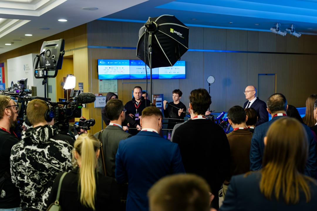 На Форуме будущих технологий Дмитрий Чернышенко объявил старт приема заявок на национальную премию в области будущих технологий «Вызов».