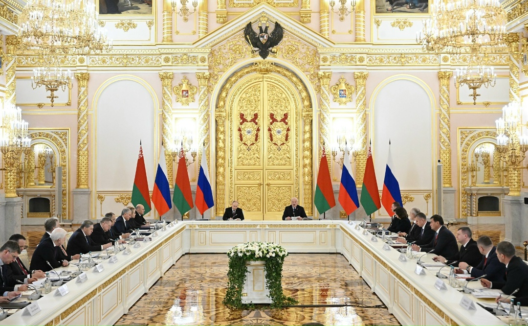 Президент России Владимир Путин и Президент Республики Беларусь Александр Лукашенко провели заседание Высшего Государственного Совета Союзного государства.