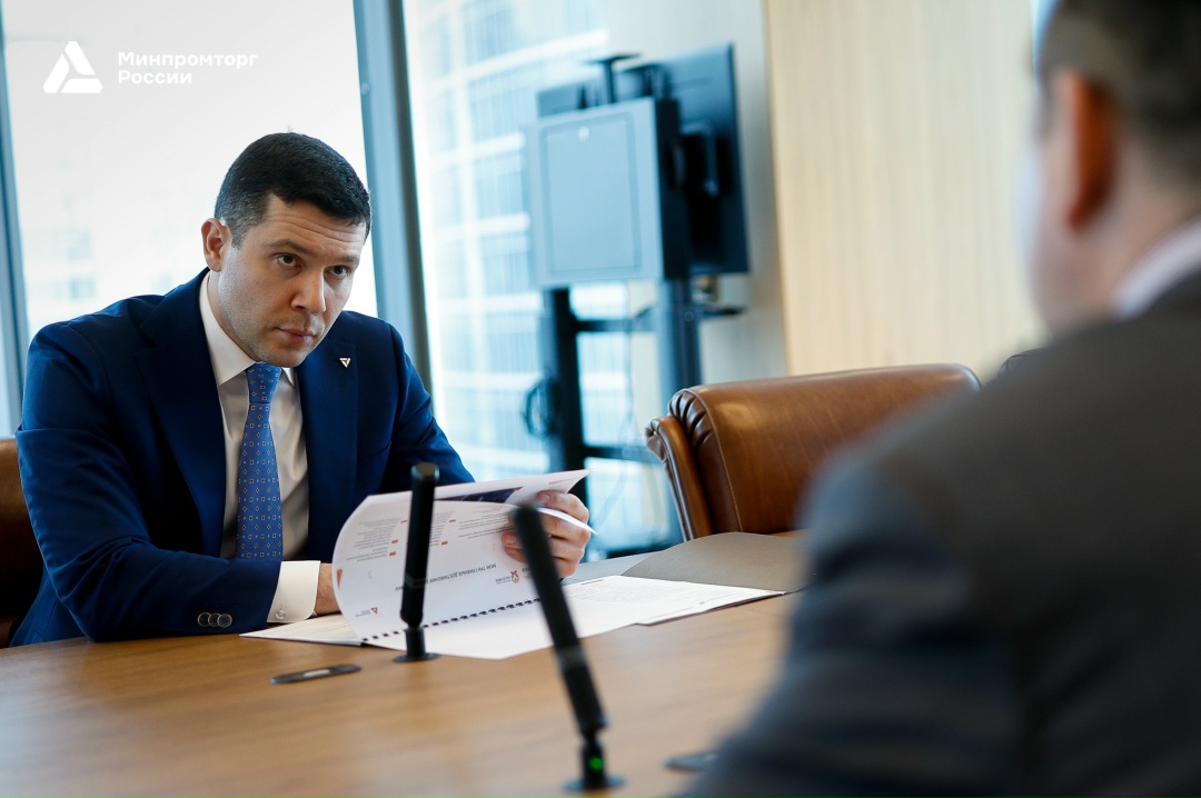 Антон Алиханов провел встречу с участником президентской кадровой программы «Время героев»