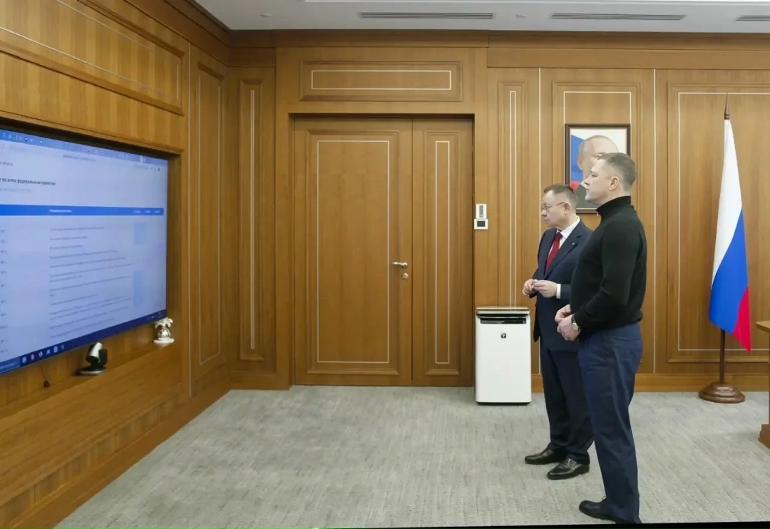 Глава Минстроя России Ирек Файзуллин провел рабочую встречу с Губернатором Псковской области Михаилом Ведерниковым