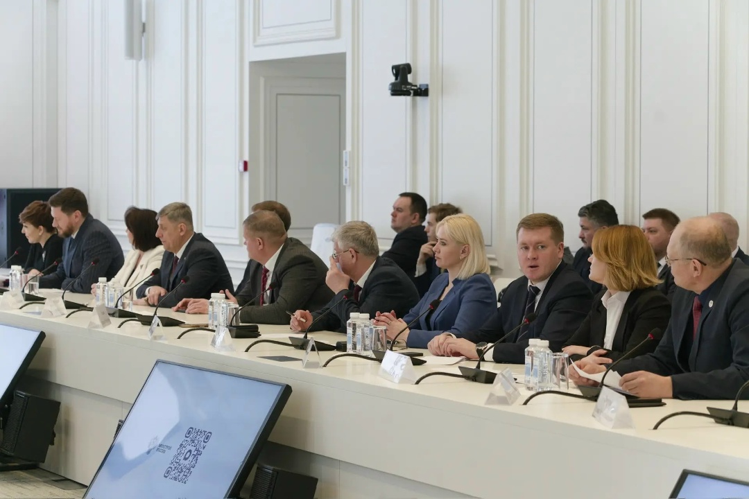 Глава Минстроя России Ирек Файзуллин принял участие в «Открытом диалоге» с главами муниципалитетов в рамках проектно-аналитической сессии Всероссийской…