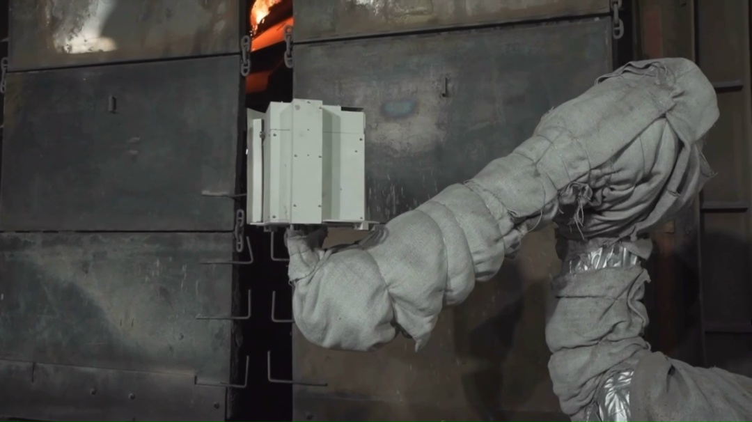 Робот вместо человека там, где температура достигает +1500°C.