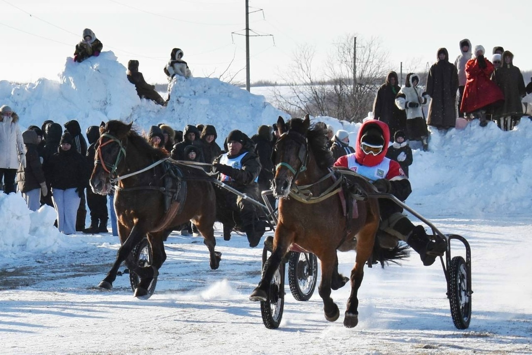 Ижемский ипподром При поддержке ЛУКОЙЛа в старинном селе Республики Коми состоялись традиционные конноспортивные состязания.