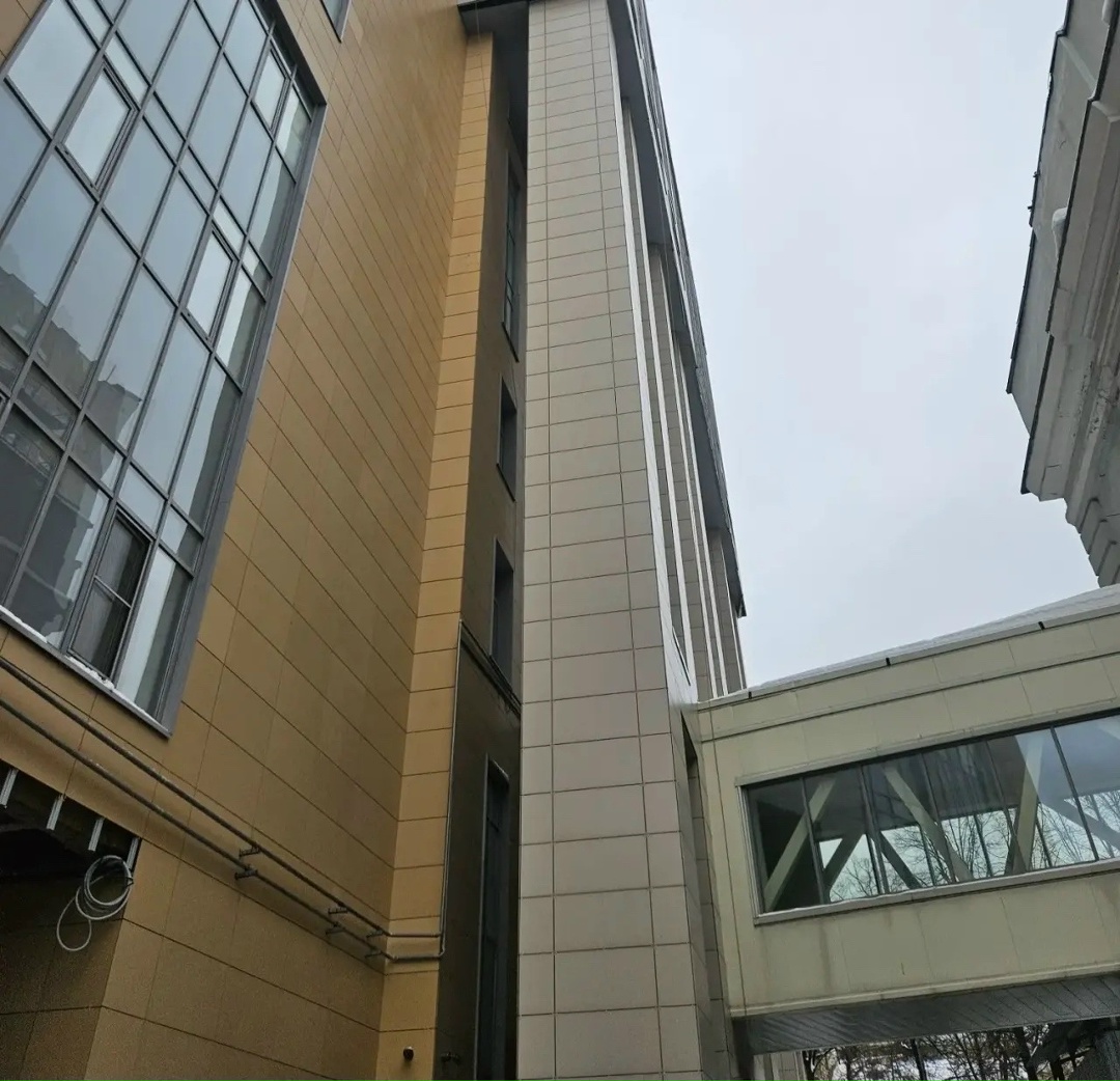 Глава Минстроя России Ирек Файзуллин ознакомился с ходом реконструкции Российского научного центра хирургии имени академика Б.В. Петровского