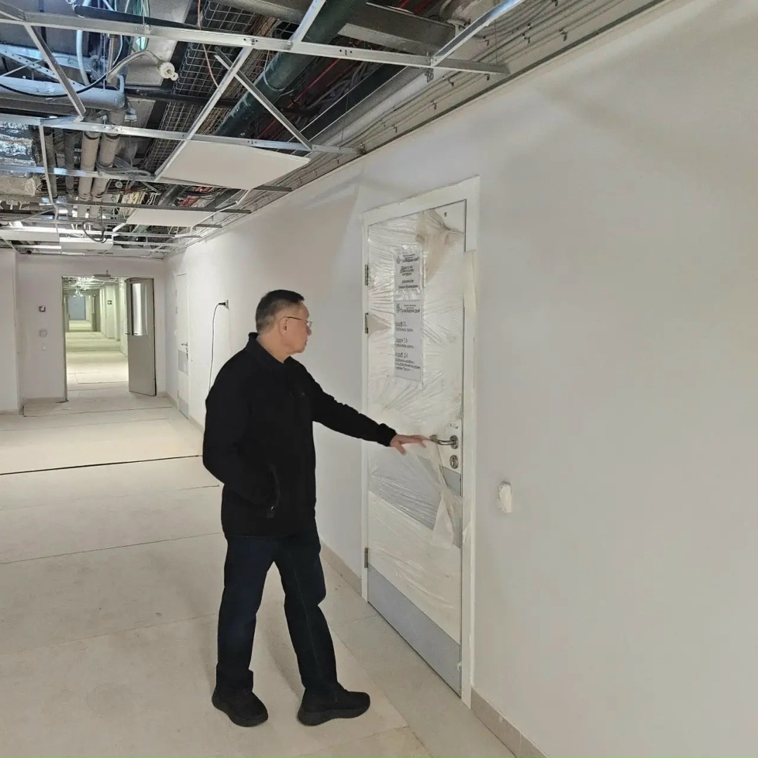 Глава Минстроя России Ирек Файзуллин ознакомился с ходом реконструкции Российского научного центра хирургии имени академика Б.В. Петровского