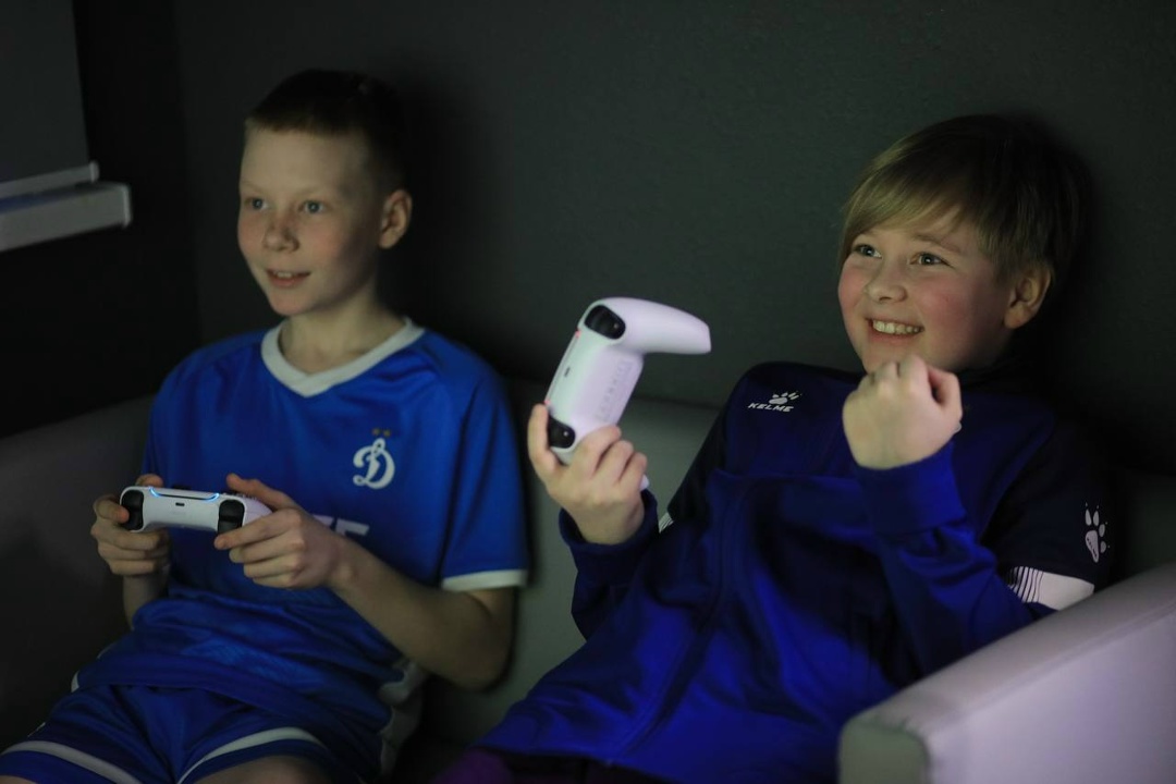 В преддверии Дня наставника Дмитрий Чернышенко встретился с руководством системы образования и школы №7 Архангельска.