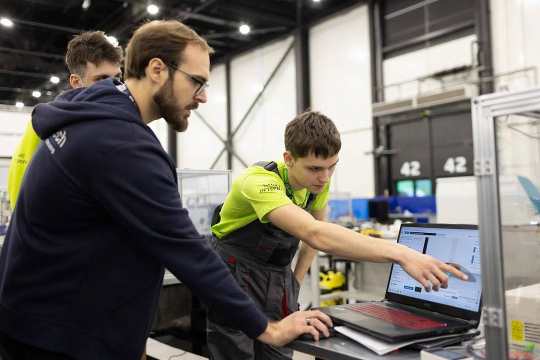 В День наставника Дмитрий Чернышенко объявил о старте конкурса «Наставничество».