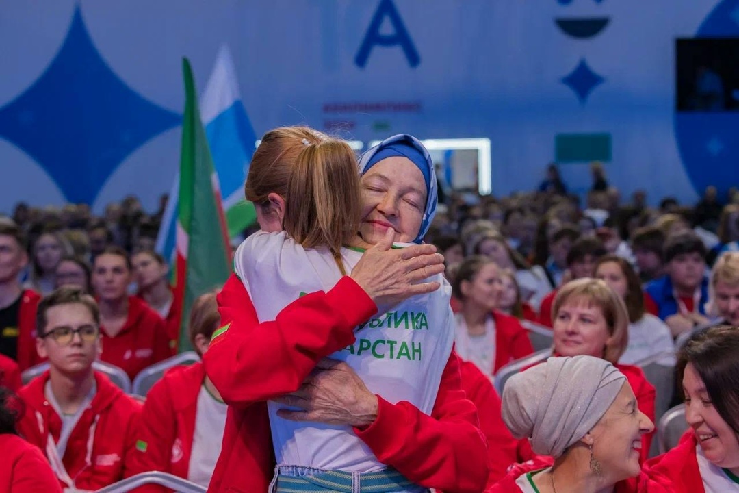 В День наставника Дмитрий Чернышенко объявил о старте конкурса «Наставничество».