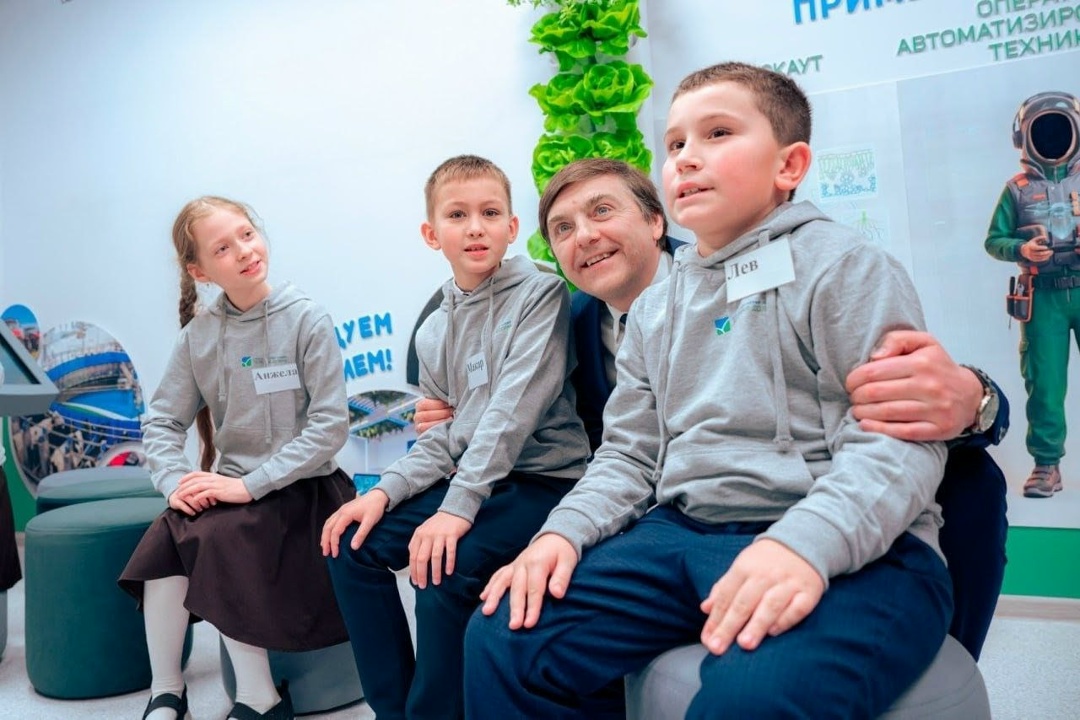 Сергей Кравцов поздравил педагогов, учителей, воспитателей, преподавателей с Днем наставника.