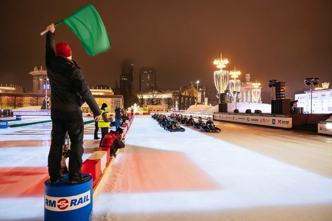 На шипах по льду Ростех выступил генеральным партнером уникального состязания лучших гонщиков России по картингу, которое прошло на катке ВДНХ.