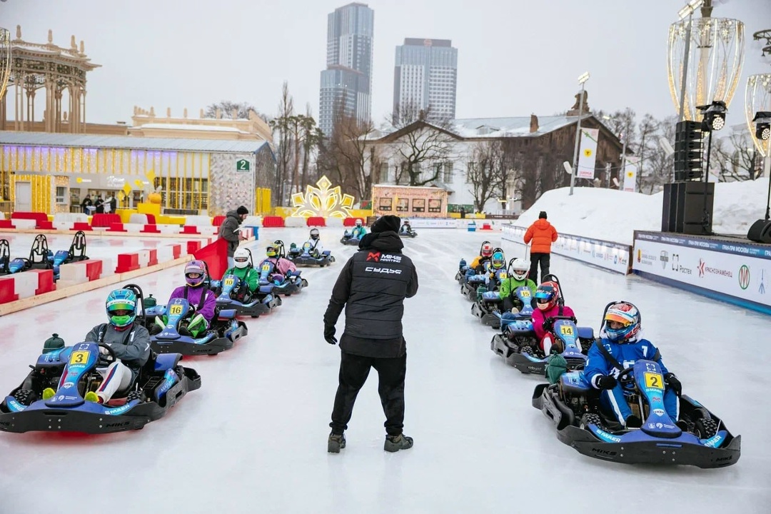 На шипах по льду Ростех выступил генеральным партнером уникального состязания лучших гонщиков России по картингу, которое прошло на катке ВДНХ.