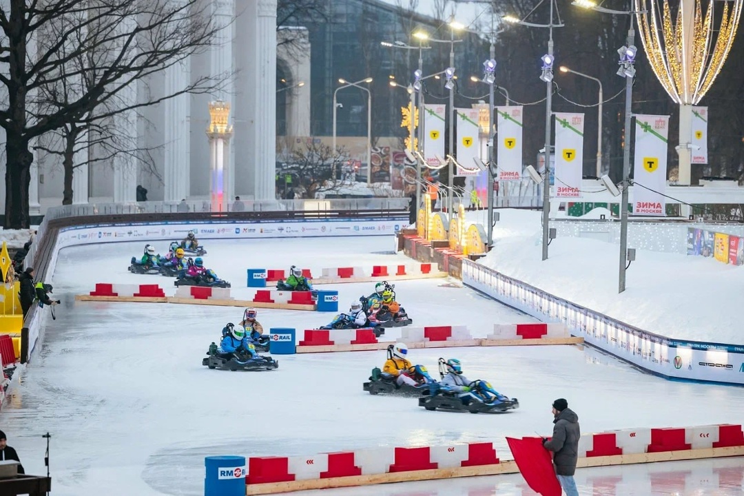 На шипах по льду Ростех выступил генеральным партнером уникального состязания лучших гонщиков России по картингу, которое прошло на катке ВДНХ.