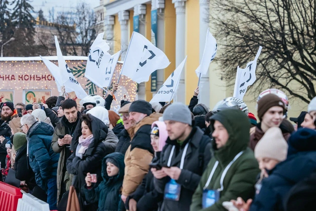 На шипах по льду Ростех выступил генеральным партнером уникального состязания лучших гонщиков России по картингу, которое прошло на катке ВДНХ.