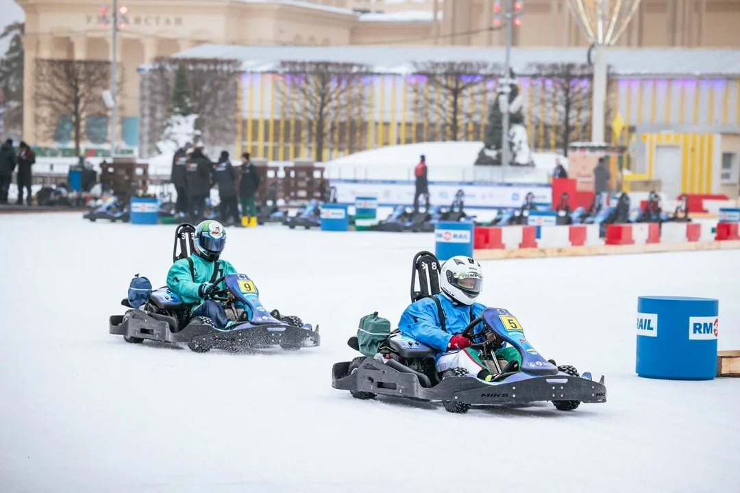 На шипах по льду Ростех выступил генеральным партнером уникального состязания лучших гонщиков России по картингу, которое прошло на катке ВДНХ.