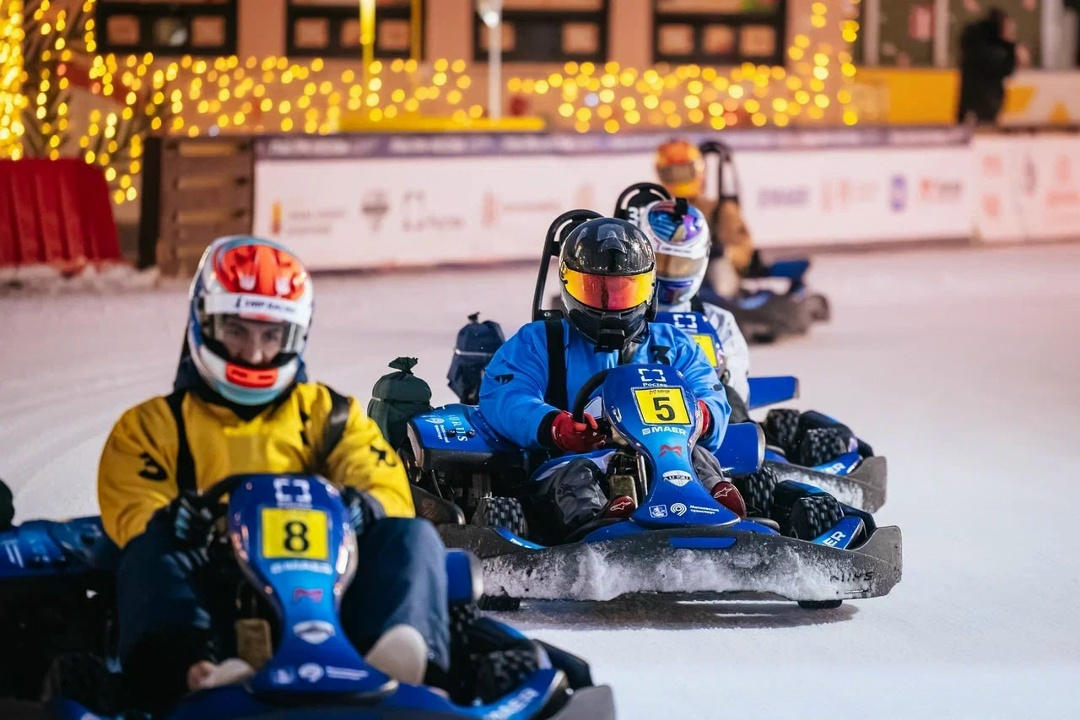 На шипах по льду Ростех выступил генеральным партнером уникального состязания лучших гонщиков России по картингу, которое прошло на катке ВДНХ.