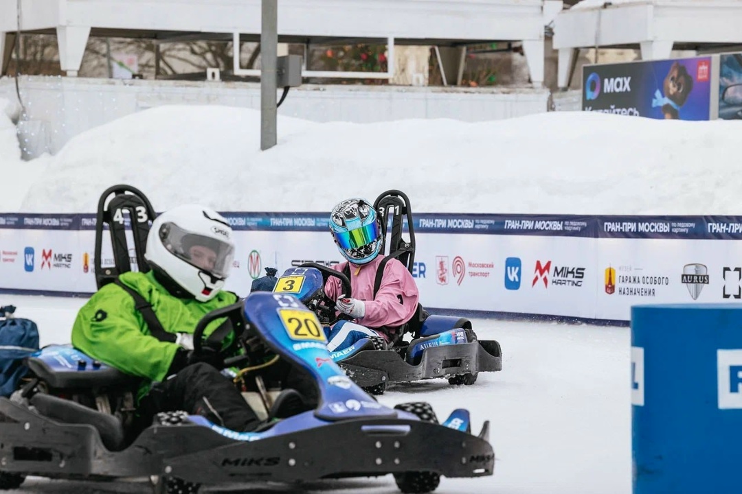 На шипах по льду Ростех выступил генеральным партнером уникального состязания лучших гонщиков России по картингу, которое прошло на катке ВДНХ.