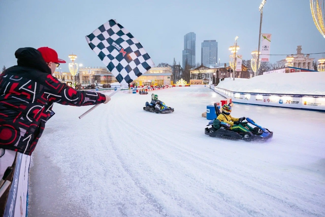 На шипах по льду Ростех выступил генеральным партнером уникального состязания лучших гонщиков России по картингу, которое прошло на катке ВДНХ.