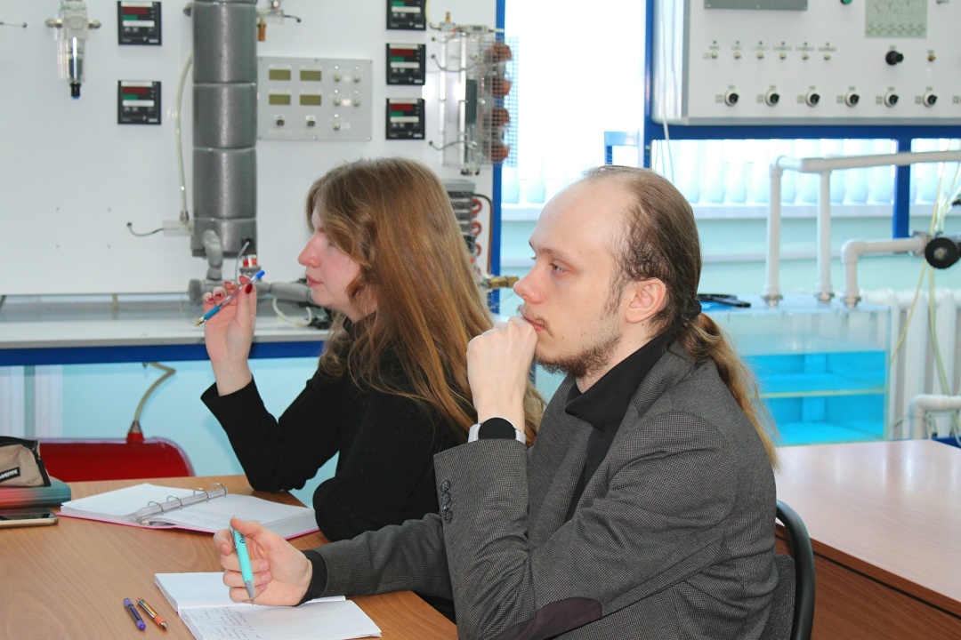 РАБОТА СО СТУДЕНТАМИ Работник «Газпром переработка Благовещенск» прочитал лекции студентам Амурского госуниверситета