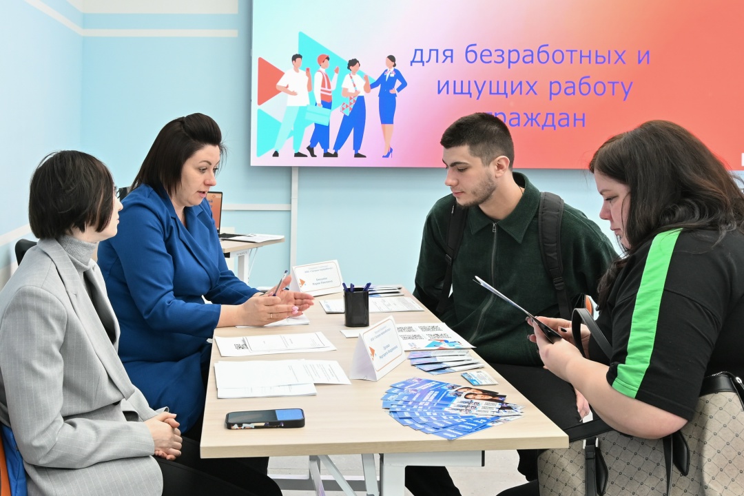 ЯРМАРКА ВАКАНСИЙ Специалистов рабочих профессий ждут на Амурском ГПЗ