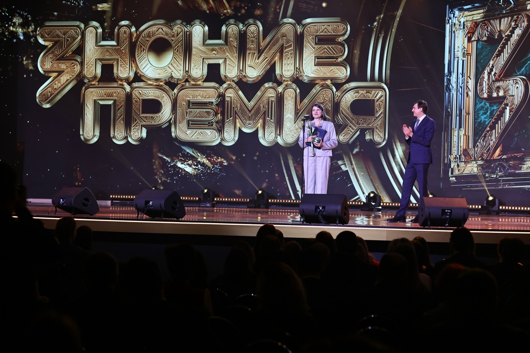 Сергей Кравцов вручил награды за просветительскую деятельность образовательной организации.