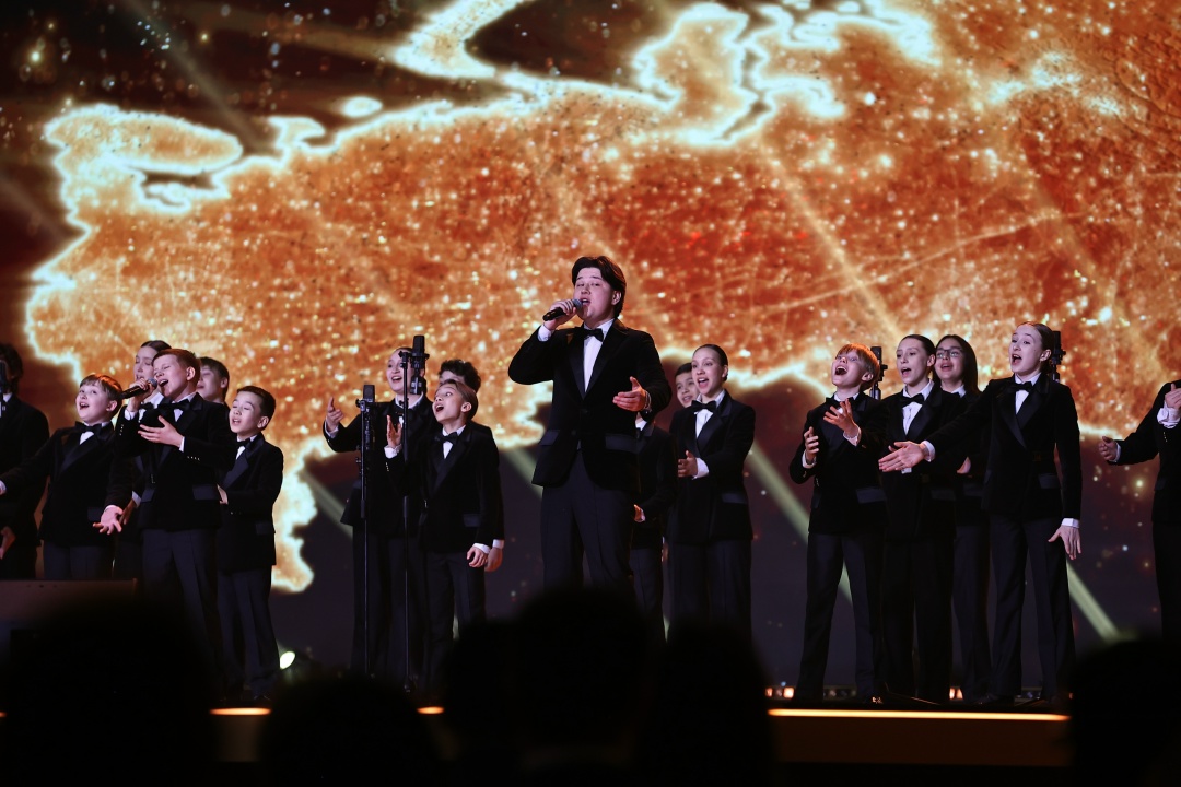 Сергей Кравцов вручил награды за просветительскую деятельность образовательной организации.