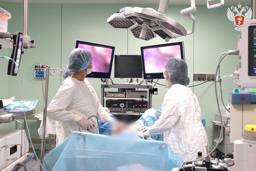 Врачи Алтайского края провели женщине операцию с редкой аномалией матки