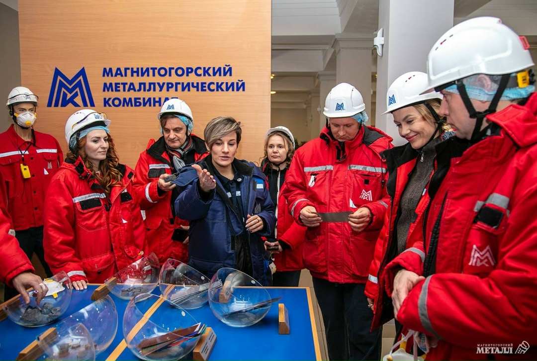 Мощь, которая вдохновляет Экскурсия на промплощадку ПАО «ММК» — давняя традиция конкурса материнства и красоты «Жемчужина»