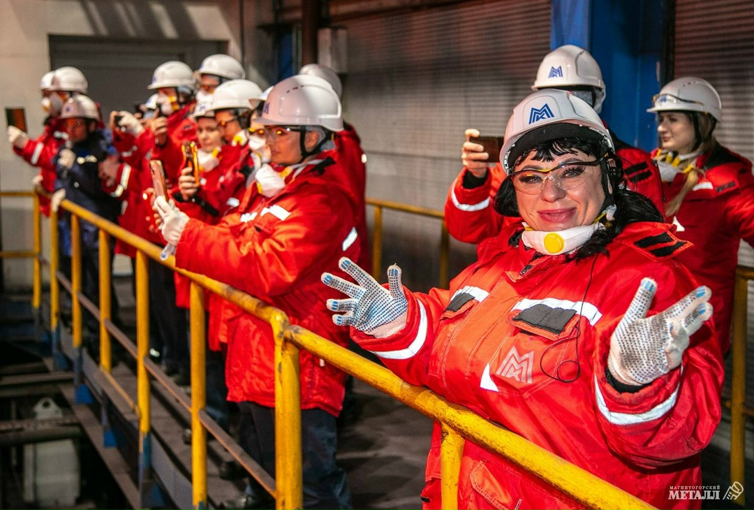 Мощь, которая вдохновляет Экскурсия на промплощадку ПАО «ММК» — давняя традиция конкурса материнства и красоты «Жемчужина»