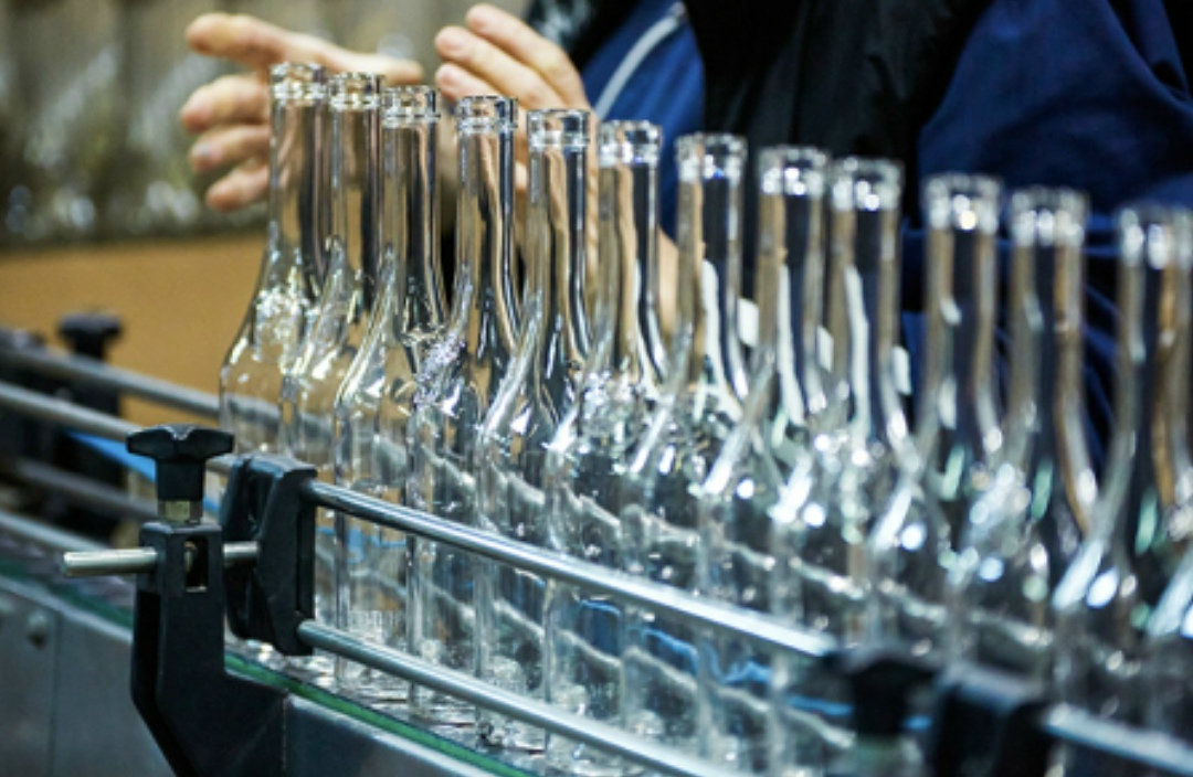 «Росспиртпром», крупнейший поставщик спирта в России, ведет переговоры о возможном выкупе долей минимум в трех ликеро-водочных заводах — Ladoga, ЛВЗ…