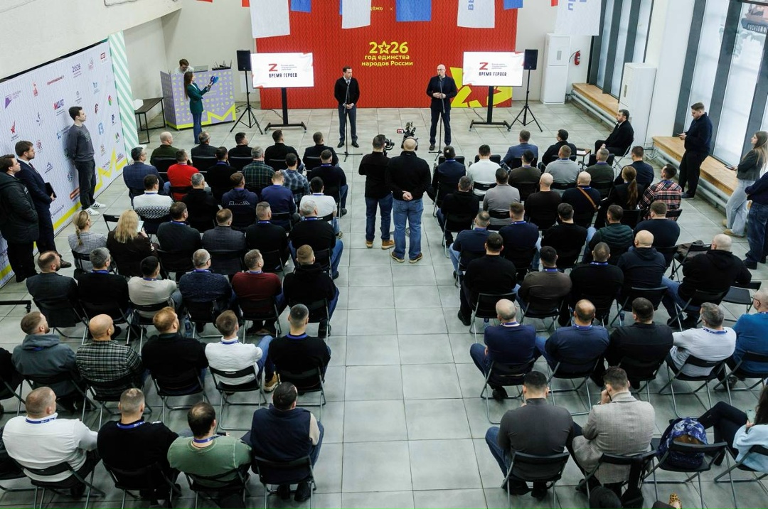 Дмитрий Чернышенко встретился с участниками президентской кадровой программы «Время героев».