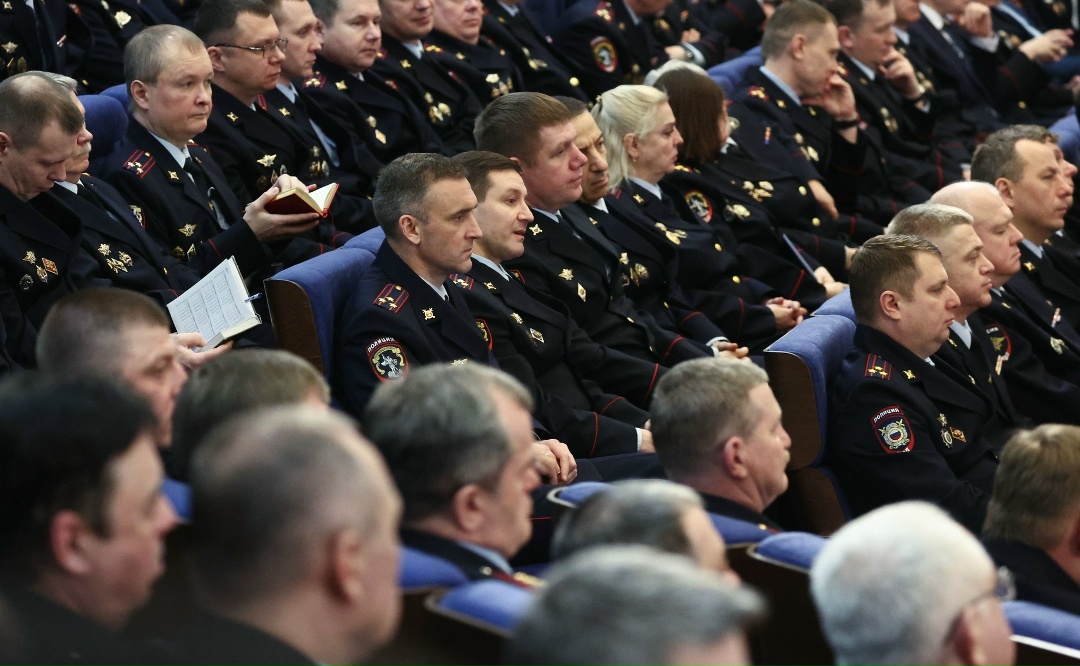 Владимир Путин принял участие в ежегодной расширенной коллегии МВД. Основные тезисы выступления Президента