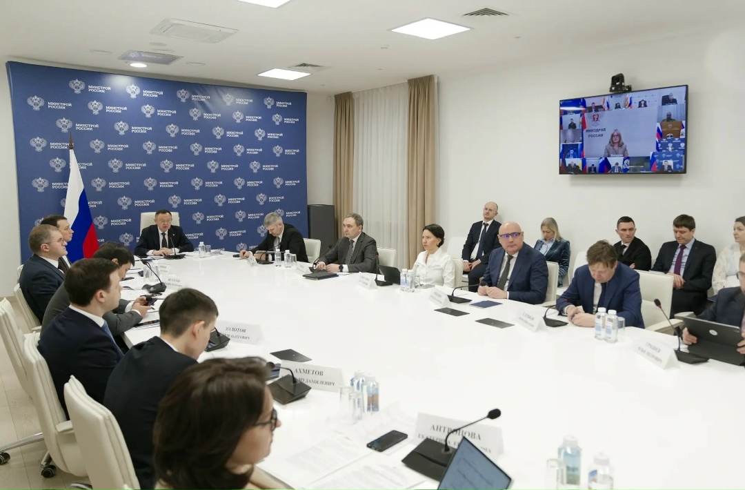 Глава Минстроя России Ирек Файзуллин провел еженедельное совещание с регионами и главными распорядителями бюджетных средств (ГРБС)