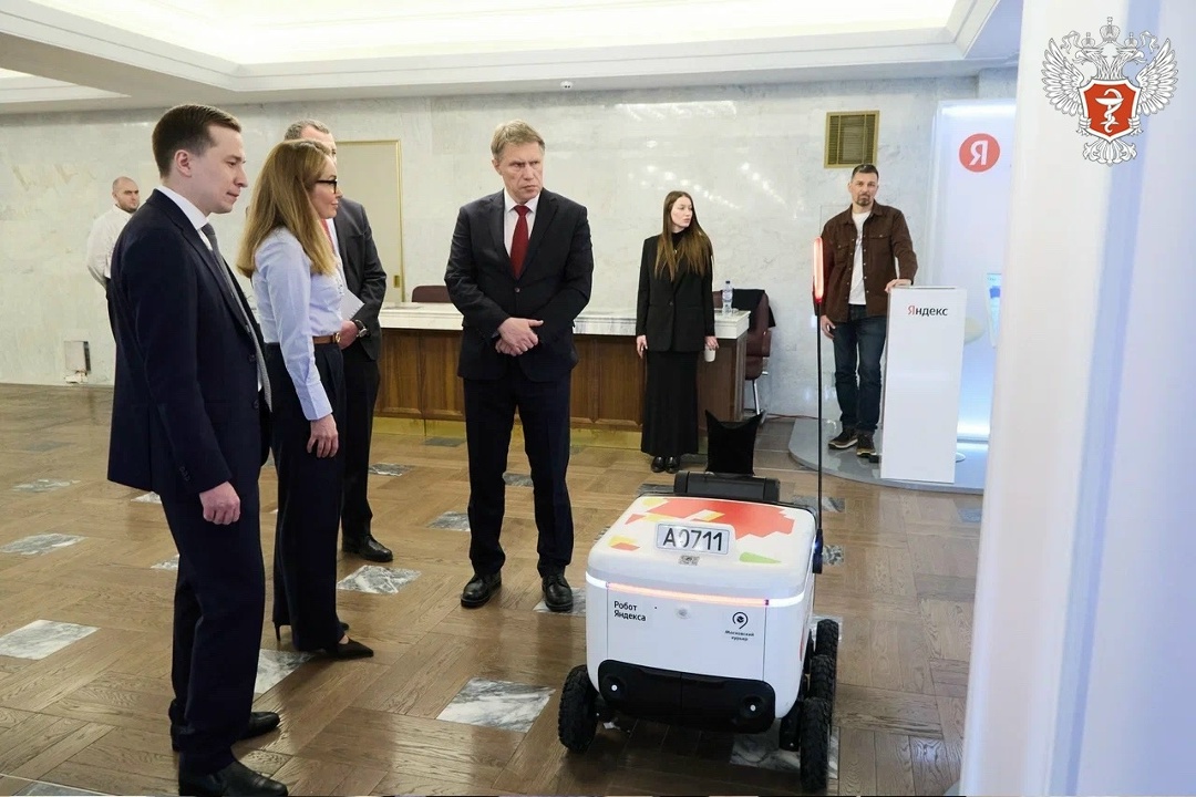 Михаил Мурашко ознакомился с перспективными ИИ-разработками на «Неделе искусственного интеллекта» в Аппарате Правительства РФ