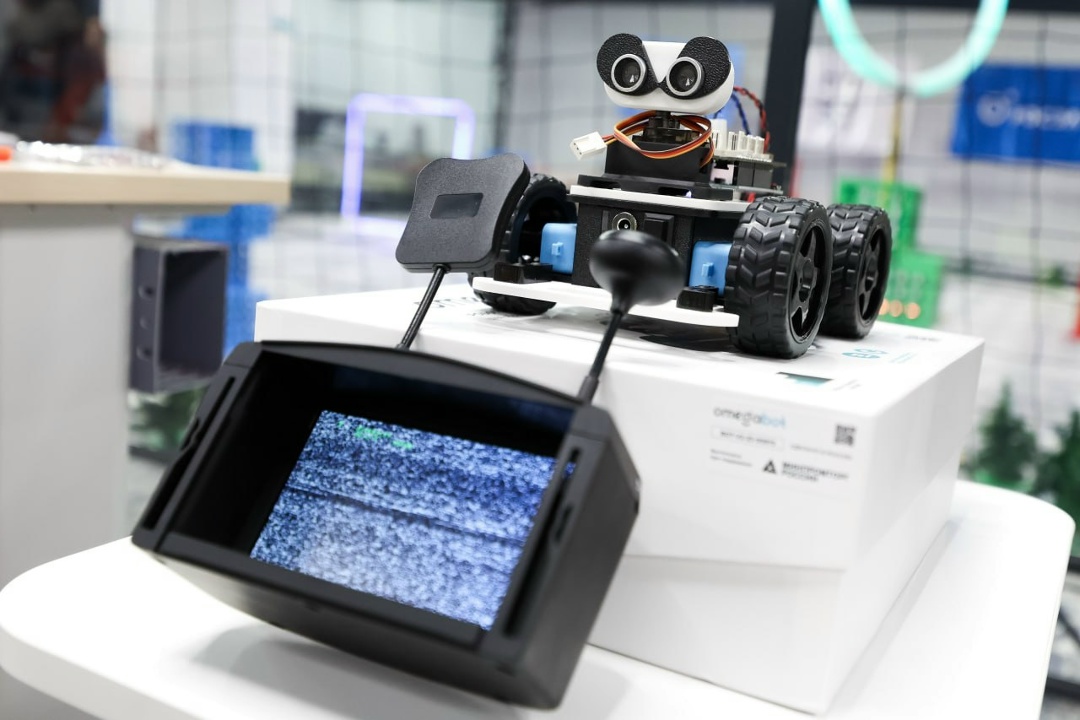 Первый шаг к большим технологиям В технопарке «Исток — РТУ МИРЭА» учатся более тысячи талантливых ребят из инженерных и ИТ-классов Фрязино, Ивантеевки и…