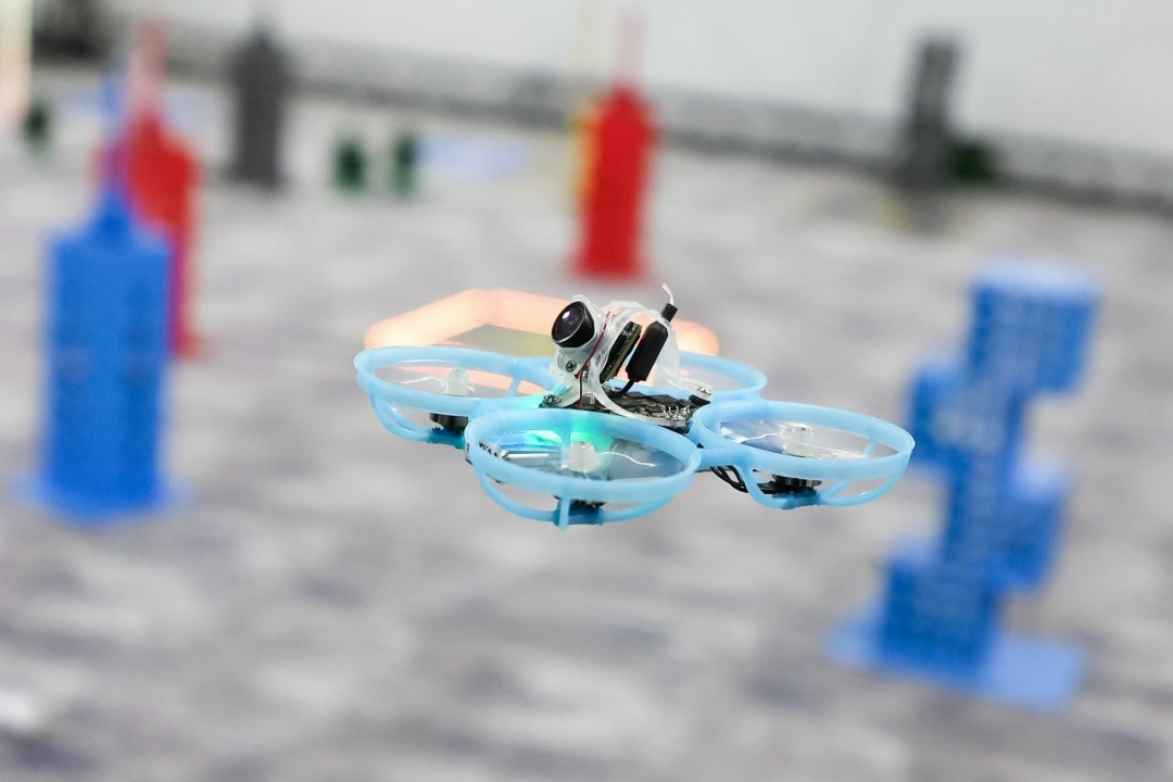 Первый шаг к большим технологиям В технопарке «Исток — РТУ МИРЭА» учатся более тысячи талантливых ребят из инженерных и ИТ-классов Фрязино, Ивантеевки и…