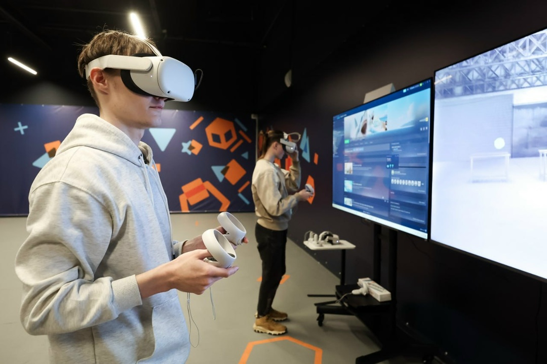 Первый шаг к большим технологиям В технопарке «Исток — РТУ МИРЭА» учатся более тысячи талантливых ребят из инженерных и ИТ-классов Фрязино, Ивантеевки и…