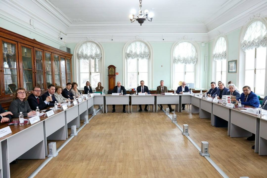 Заместитель Председателя Совета Федерации Константин Косачев провёл первое заседание в рамках «Сенатских чтений» на тему «От Вече до Правительствующего сената:…