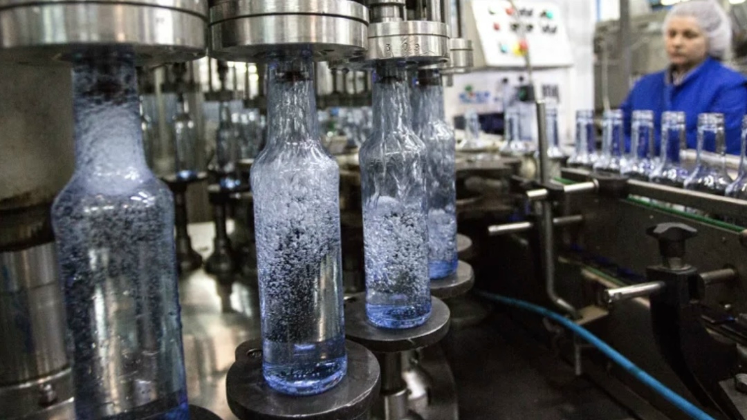 Евразийская алкогольная группа собирается выпускать водку, коньяк, дистилляты и другие крепкие напитки. Компания опубликовала на рекрутинговом сайте вакансию…