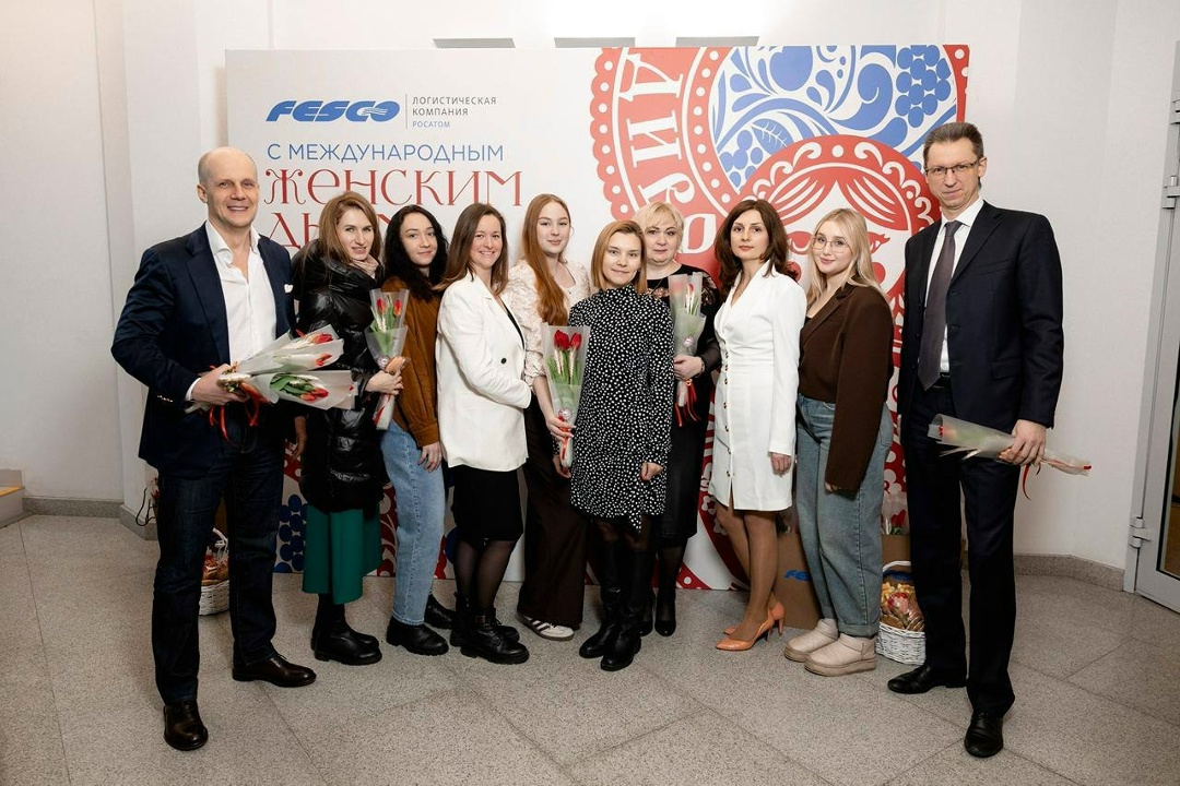 Цветы, улыбки и слова благодарности